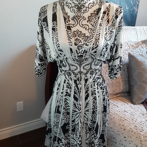 Elegant Black and White Patterned Dress - Picture 1 of 10